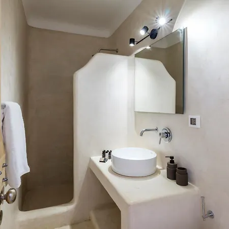Willa Levi's By Ethos Hospitality - Tennis Court Panormos (Mykonos)